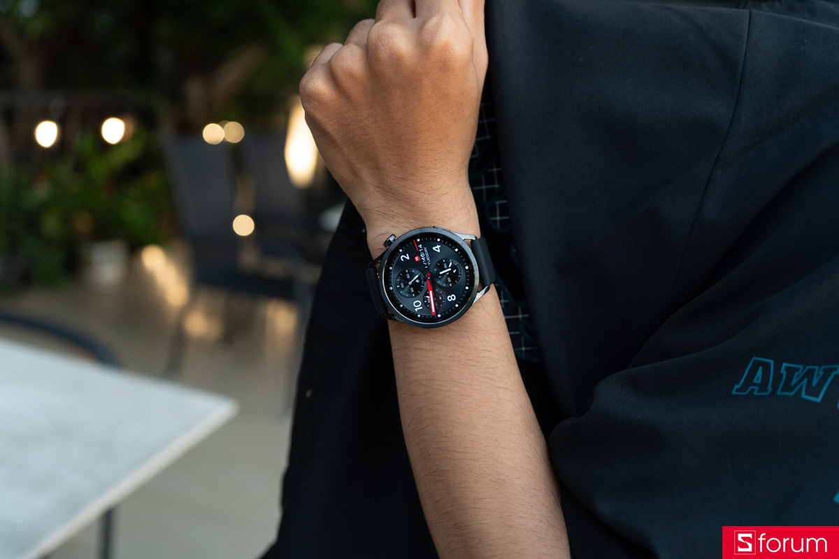 Xiaomi Watch S5 có không gian hiển thị nội dung lớn hơn với kích thước 1.48 inch, sử dụng tấm nền AMOLED cùng độ phân giải lên đến 480 x 480 pixels