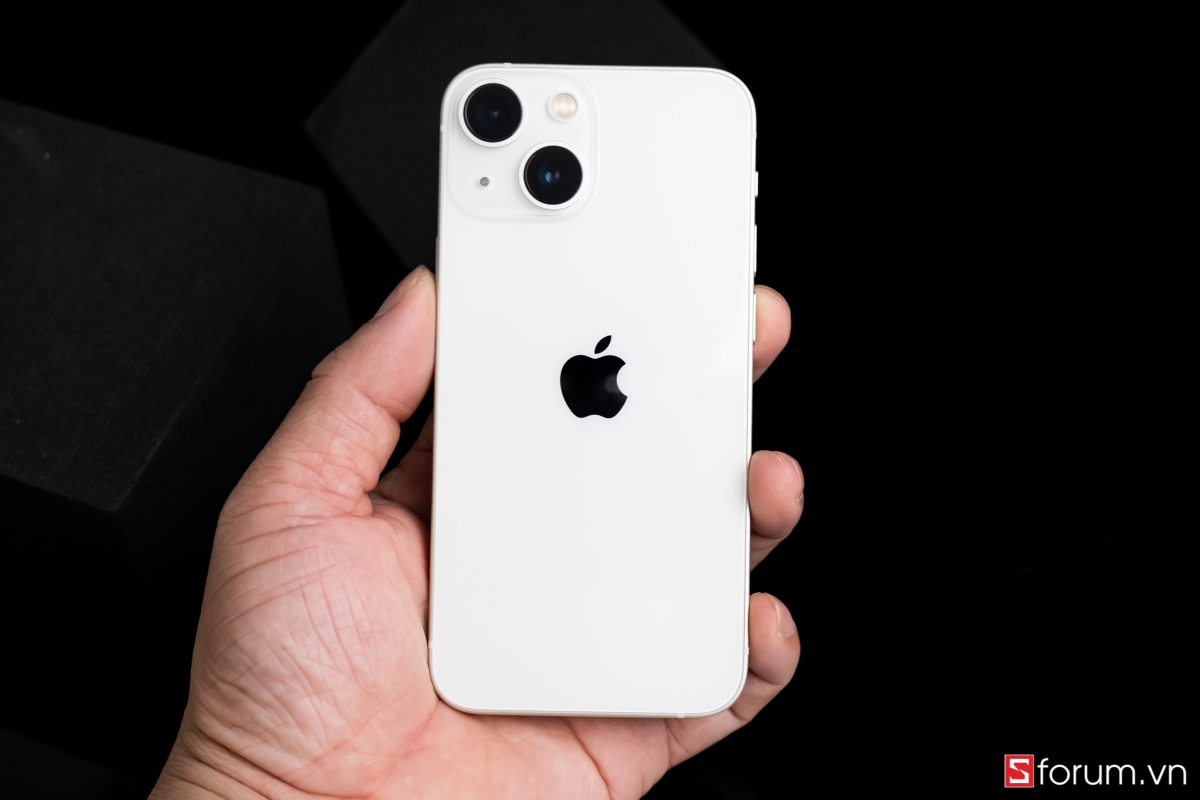 iPhone 13 mini với điểm nhấn là một mẫu smartphone nhỏ gọn