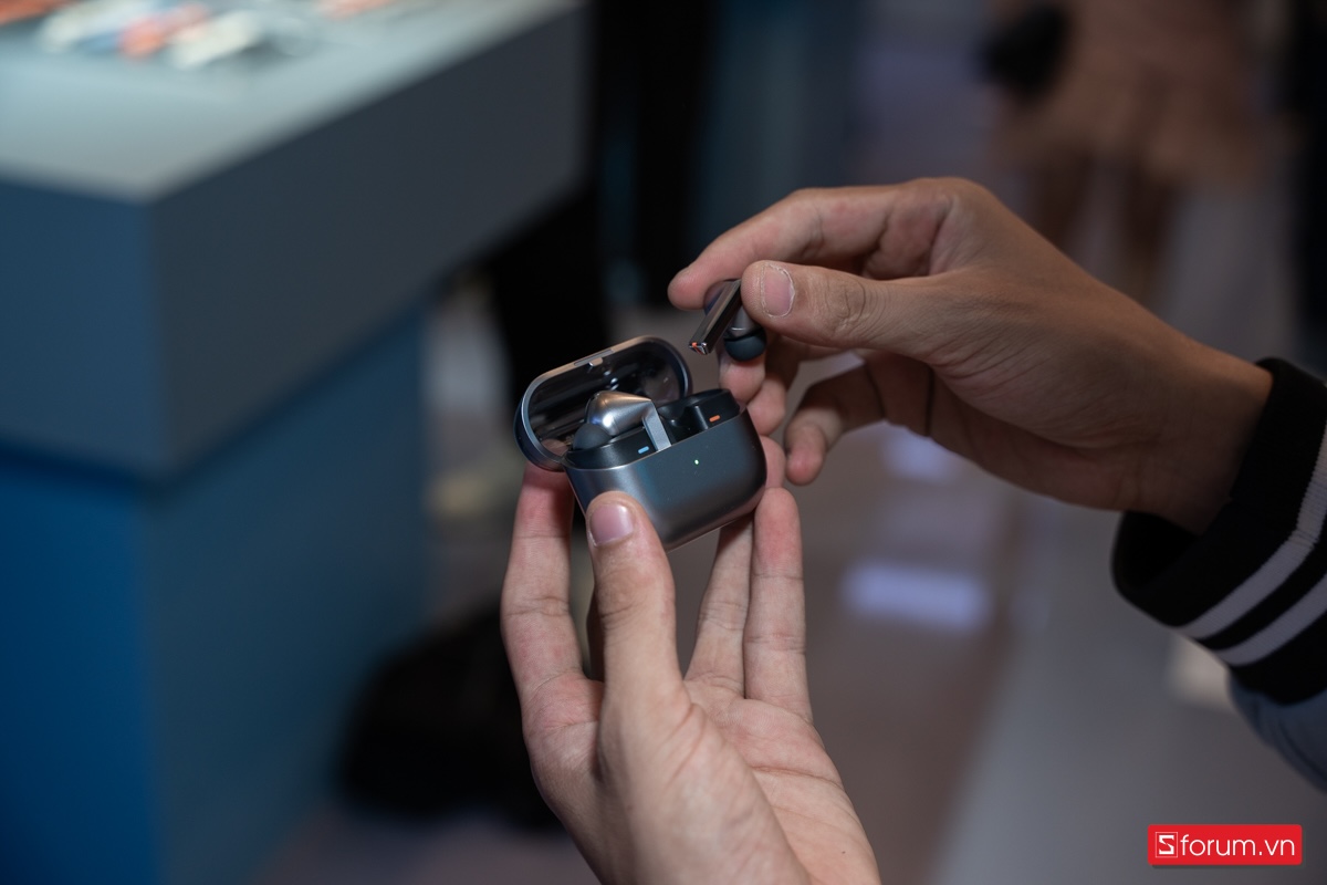 Samsung Galaxy Buds 3 Pro được trang bị driver dynamic cho chất âm thiên về sự hài hòa, dễ nghe, phù hợp nhiều thể loại nhạc