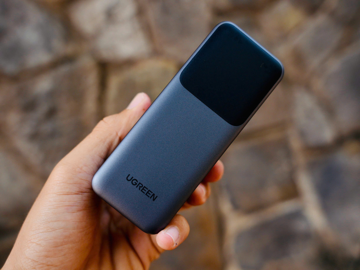 Ugreen PB724 12.000mAh với màn hình lớn, chi tiết