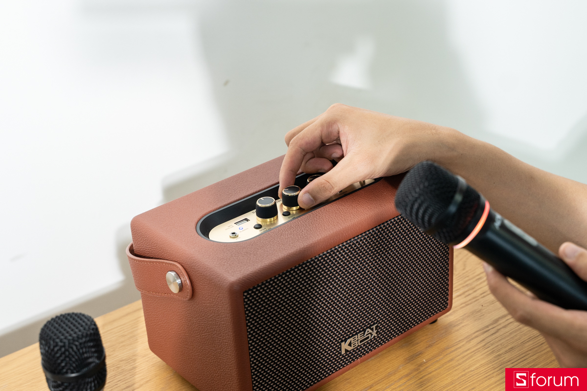 Tính năng Bass Boost trên Acnos S30 tích hợp cho phép người dùng tăng cường độ sâu của âm bass chỉ bằng một nút bấm