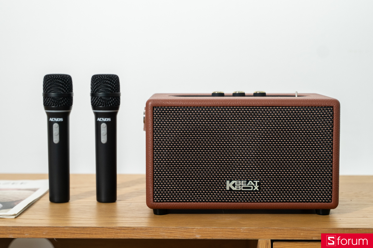 Phụ kiện của Acnos S30 cũng tương đối đơn giản và đầy đủ với 2 chiếc micro đi kèm