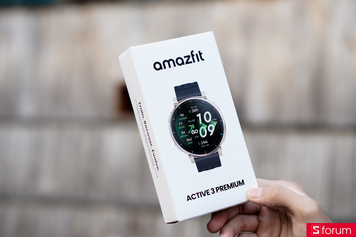 Amazfit Active 3 Premium được đóng gói với tông màu trắng chủ đạo, với hình ảnh tả thực của sản phẩm ngay trên mặt trước của hộp