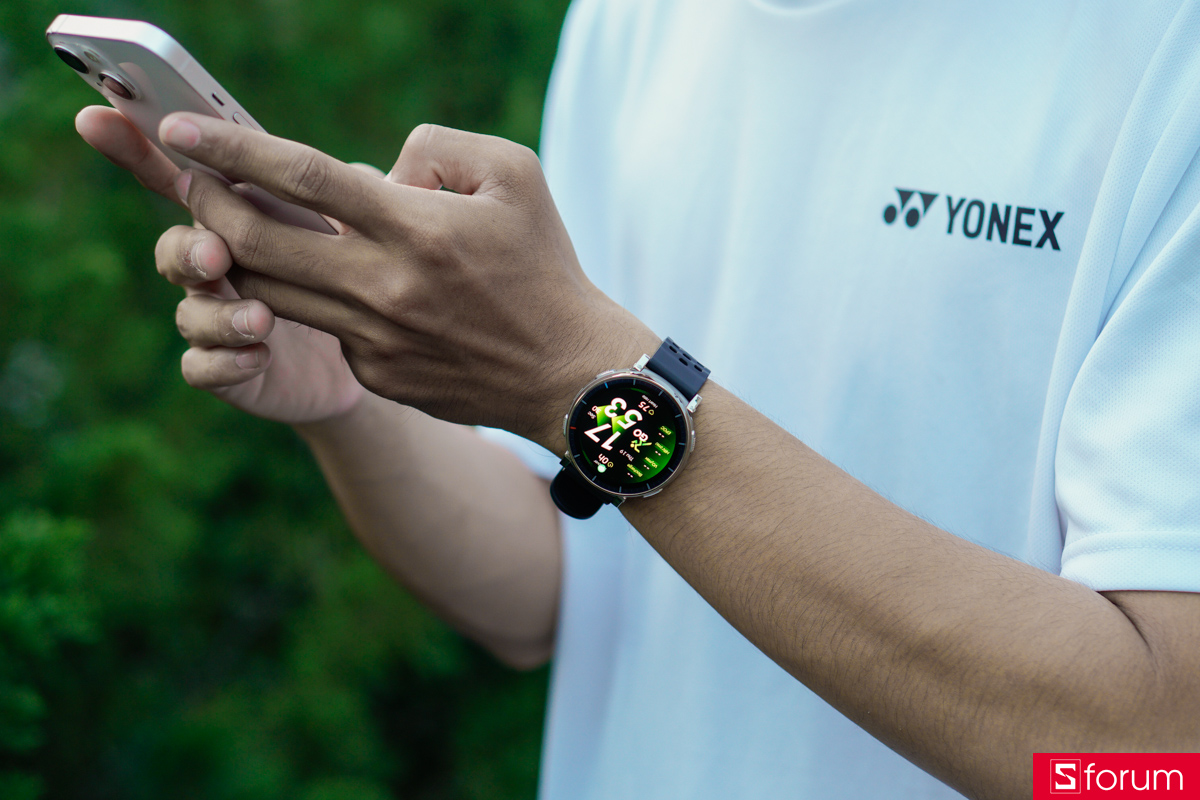 Với viên pin dung lượng 365 mAh, Amazfit Active 3 Premium cung cấp khoảng 12 ngày sử dụng ở chế độ thông thường và tối đa 24 giờ ghi nhận GPS liên tục