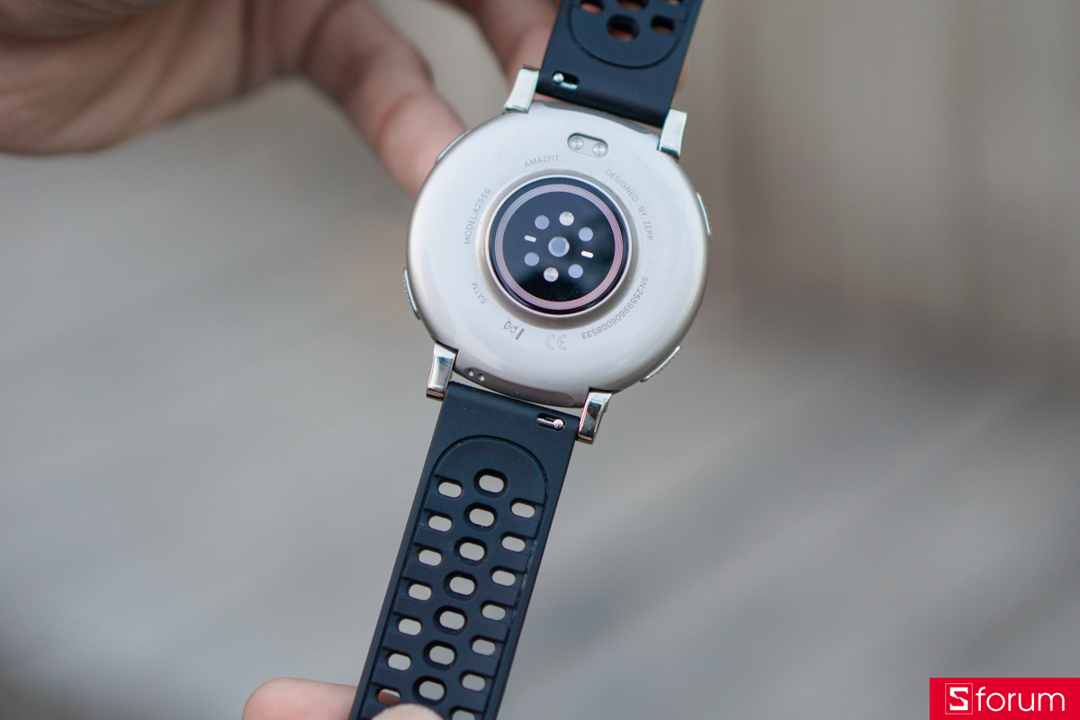 Khu vực dây đeo của Amazfit Active 3 Premium cũng được trang bị phần ngàm cố định dây đeo linh hoạt tương tự như Amazfit Active Max