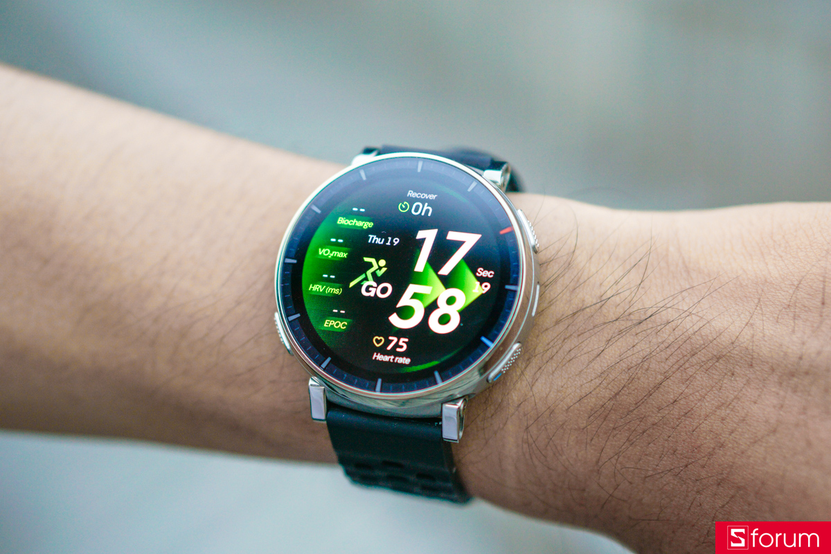 Amazfit Active 3 Premium với tấm nền AMOLED 1.32 inch cùng độ phân giải 466 x 466 pixels