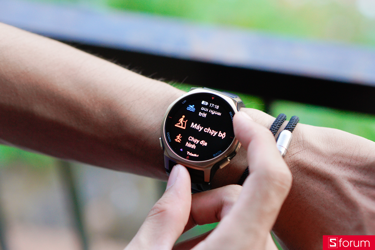 Amazfit T-Rex 3 Pro 44mm cũng hỗ trợ hơn 180 chế độ thể thao khác nhau, từ các bài tập trong nhà cho đến những hoạt động ngoài trời chuyên sâu