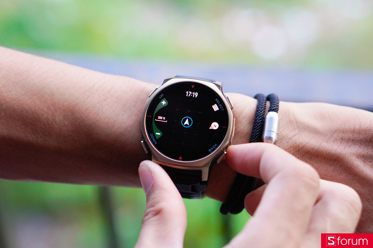 Amazfit T-Rex 3 Pro 44mm cũng được trang bị GPS đa băng tần, cho khả năng định vị nhanh và chính xác hơn khi chạy bộ, đạp xe hay leo núi