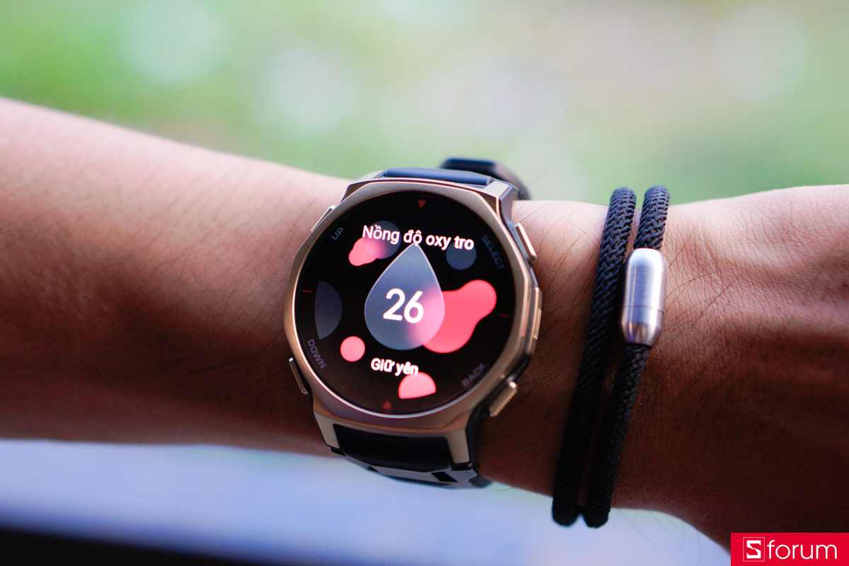 Amazfit T-Rex 3 Pro 44mm cũng được trang bị các cảm biến bổ trợ như áp suất, nhiệt độ da và địa từ giúp nâng cao độ chính xác khi luyện tập, đặc biệt là trong các bộ môn ngoài trời