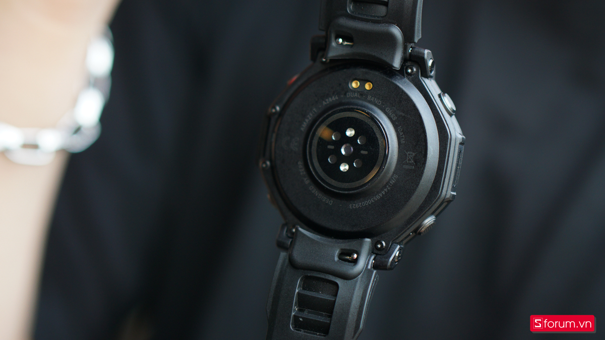 Mặt sau của Amazfit T-Rex 3 Pro