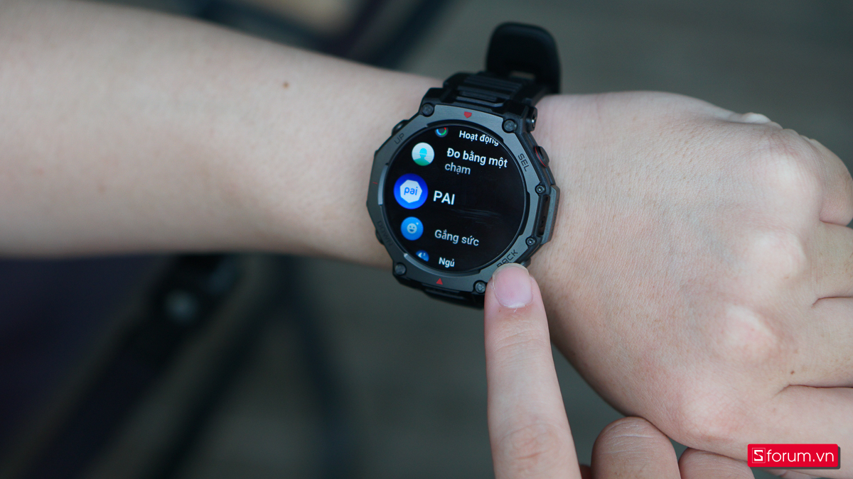 Amazfit T-Rex 3 Pro có màn hình 60Hz cực kì mượt mà, cùng với độ nhạy cực kì ổn
