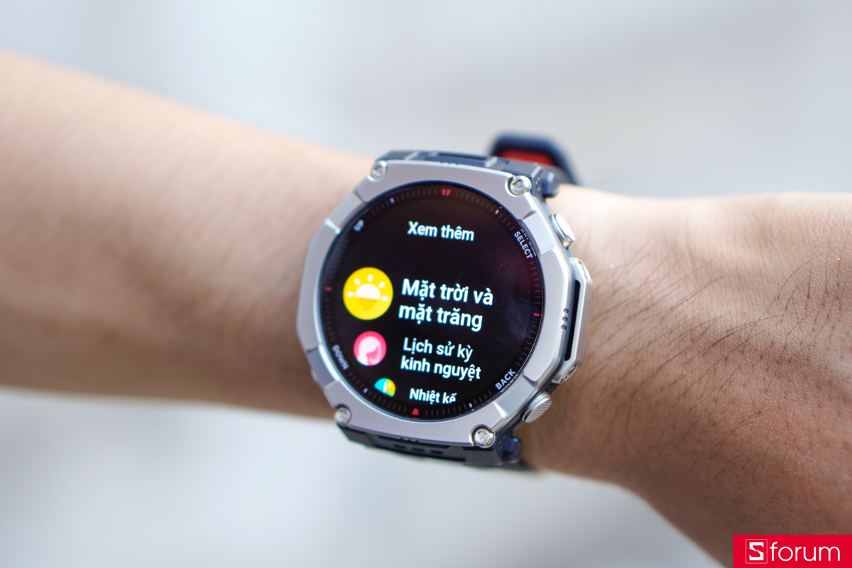 Chất lượng hiển thị của Amazfit T-Rex Ultra 2 tiếp tục dẫn đầu phân khúc với tấm nền AMOLED kích thước 1.5 inch