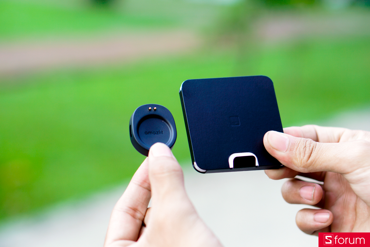 Phụ kiện đi kèm của Amazfit T-Rex Ultra 2 cũng không có gì quá khác biệt