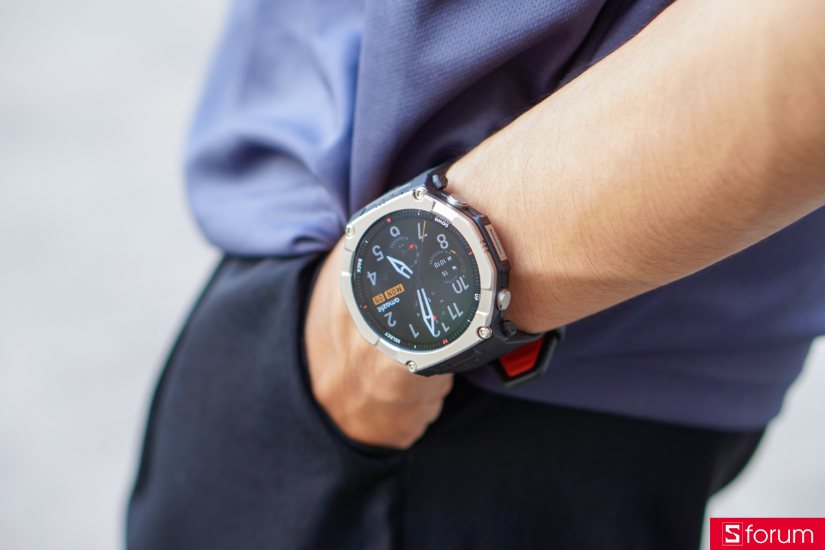 Amazfit T-Rex Ultra 2 mang một kích thước cực kì lớn và hầm hố