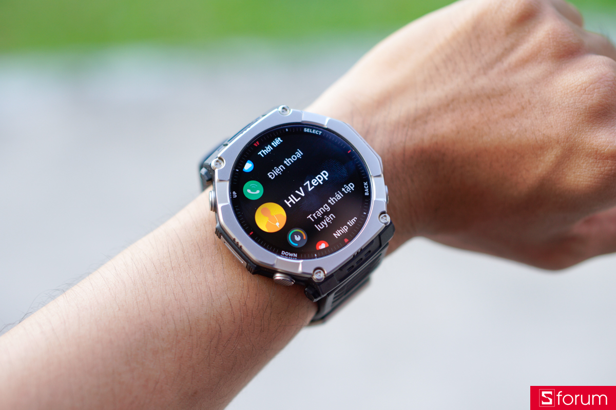 Amazfit T-Rex Ultra 2 cũng được trang bị tần số quét màn hình lên đến 60Hz
