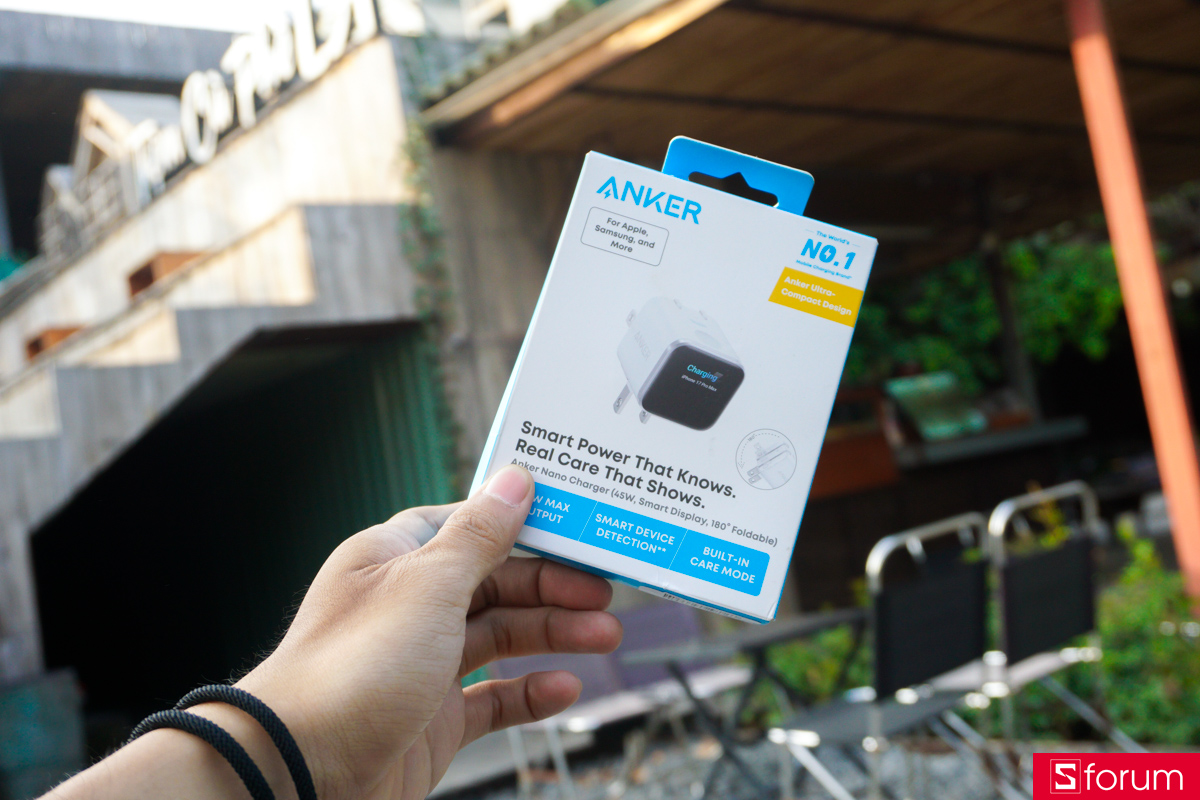 Anker Nano 1C 45W A121D vẫn mang tông màu trắng xanh chủ đạo của hãng