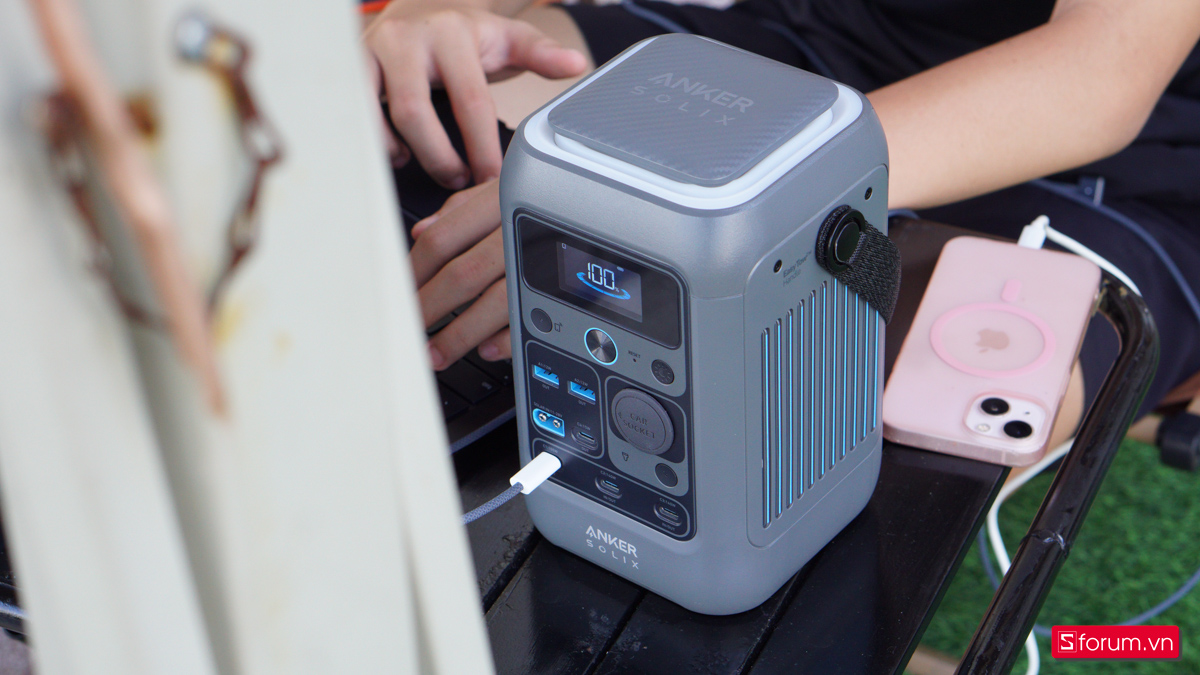 Trên tay Anker Solix C300 DC được trang bị khả năng chống chịu va đập và thời tiết tốt