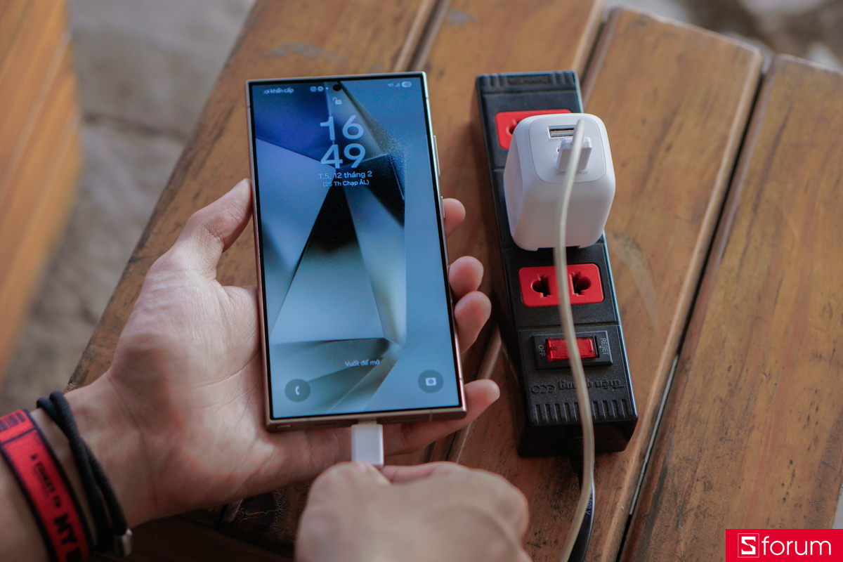 Trong quá trình được trên tay Belkin BoostCharge Pro 70W, củ sạc cung cấp công suất ổn định khi sử dụng cho smartphone và tablet