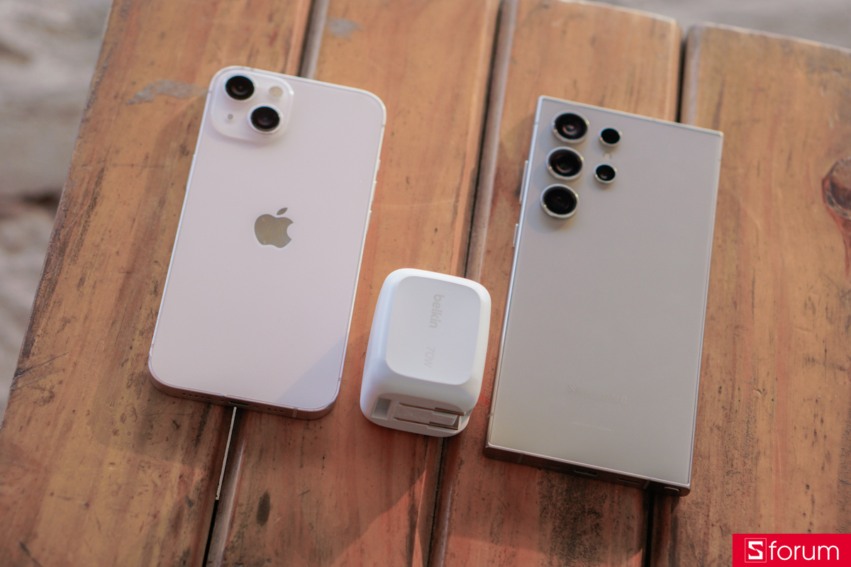 Trên tay Belkin BoostCharge Pro 70W, điểm ấn tượng đầu tiên chính là kích thước khá nhỏ gọn so với mức công suất 70W