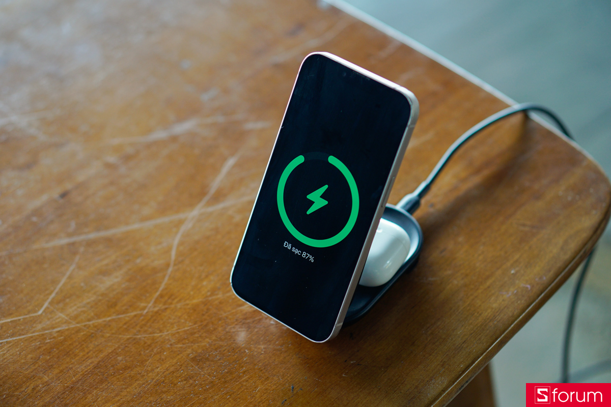 Belkin UltraCharge 2-in-1 mang đến công suất sạc không dây lên tới 25W