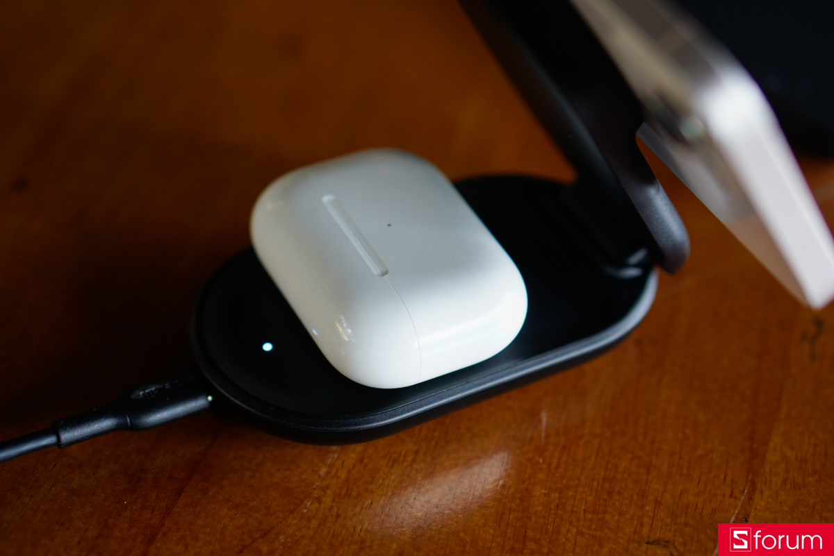 Belkin UltraCharge 2-in-1 cho khả năng sạc không dây nhanh hơn gấp 5 lần so với các sản phẩm sạc không dây chuẩn Qi truyền thống