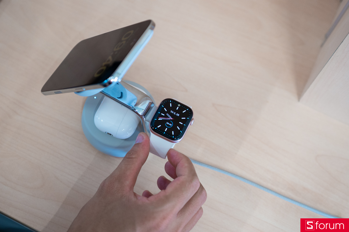 Phần chân đế sạc Apple Watch trên Belkin UltraCharge Pro