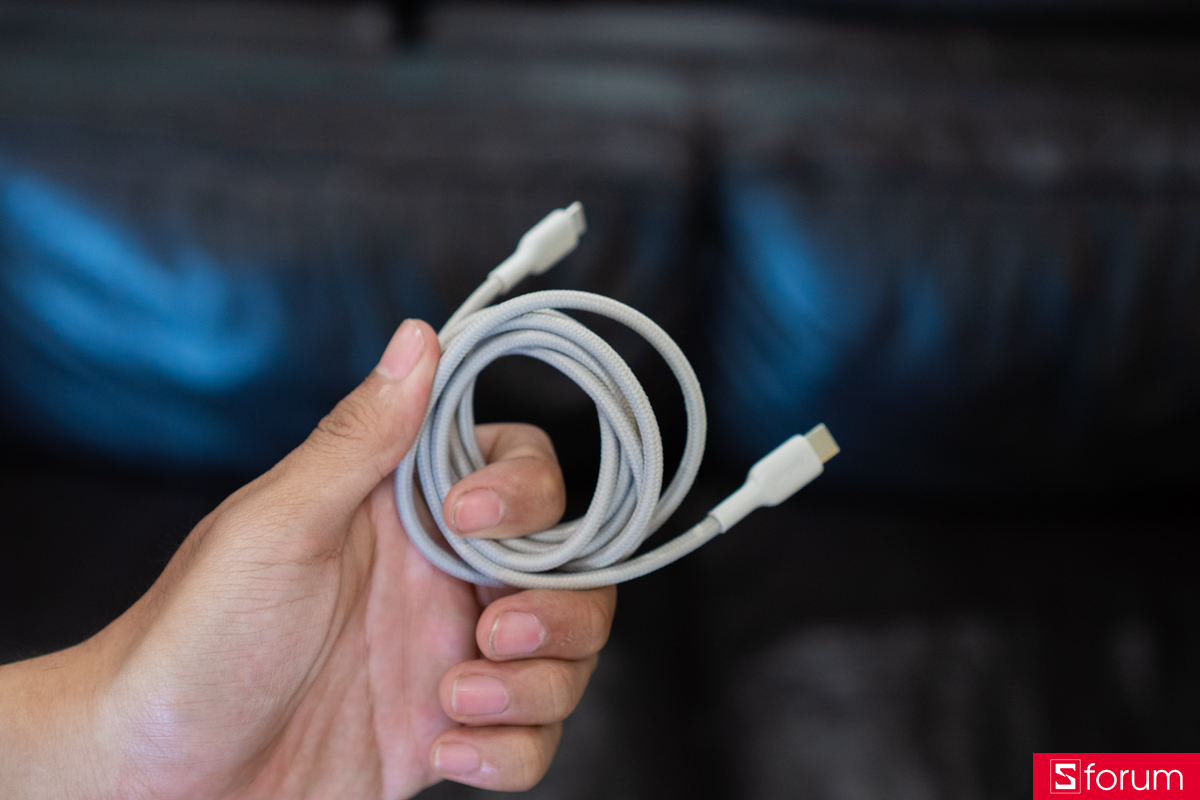 Trên tay Belkin UltraCharge Pro được trang bị dây sạc 1,5m