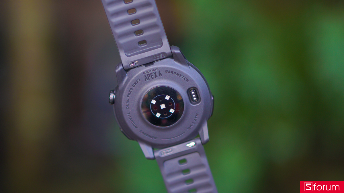 Mặt sau của Coros Apex 4