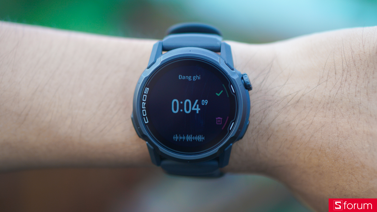 Coros Apex 4 cho phép người dùng tải về bản đồ, offline, bản đồ chạy cũng như lưu trữ nhạc ngay trên đồng hồ một cách thoải mái, hỗ trợ cho việc sử dụng trên đường chạy hoặc luyện tập