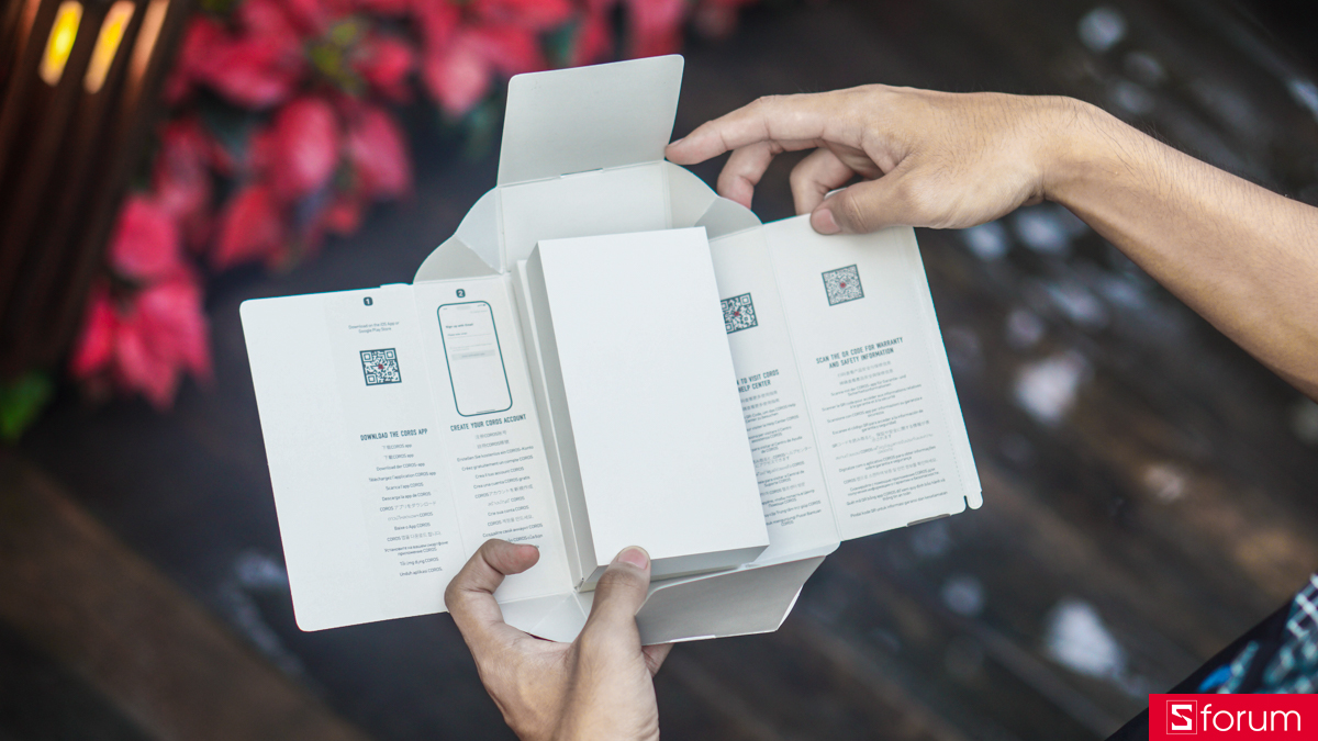 Cảm giác unbox Coros Apex 4 khá thích tay