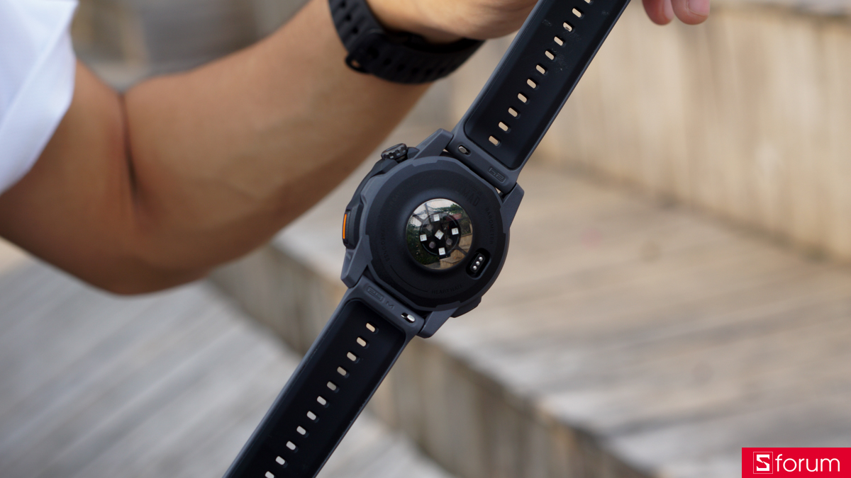 Mặt sau của Coros Nomad