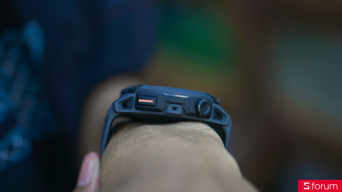 Cạnh phải của Coros Nomad