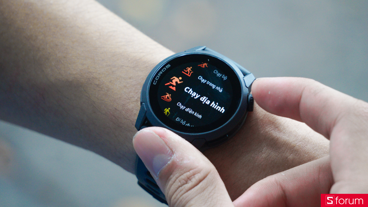 Coros Pace 4 hỗ trợ nhiều bộ môn thể thao từ trong nhà đến ngoài trời, theo dõi sát sao các chỉ số trong suốt quá trình vận động