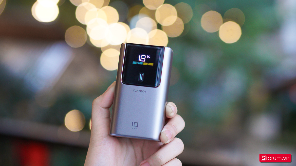 Cuktech 10 Mini mang một thiết kế tối giản, nhỏ gọn, dễ mang theo