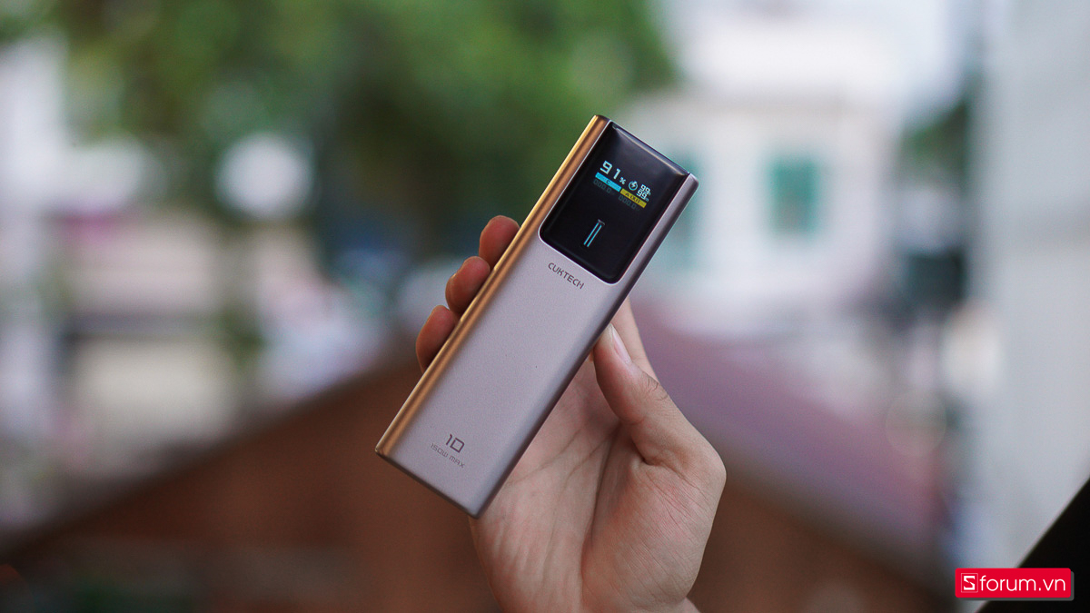 Mang thiết kế dạng thanh, Cuktech PB100P cực kì nhỏ gọn khi mang theo trong túi đồ của bạn