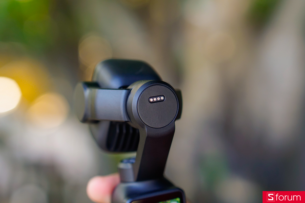 Khu vực gắn phụ kiện đi kèm trên thân Gimbal của DJI Osmo Pocket 4P