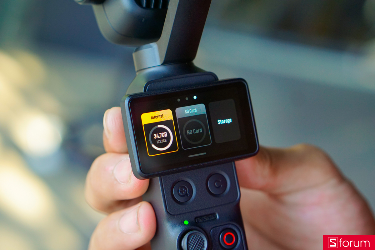Về bộ nhớ, DJI Osmo Pocket 4P được trang bị bộ nhớ trong lên đến 103GB với tốc độ truyền dữ liệu lên đến 800MB/s cùng với hỗ trợ thẻ nhớ MicroSD gắn ngoài