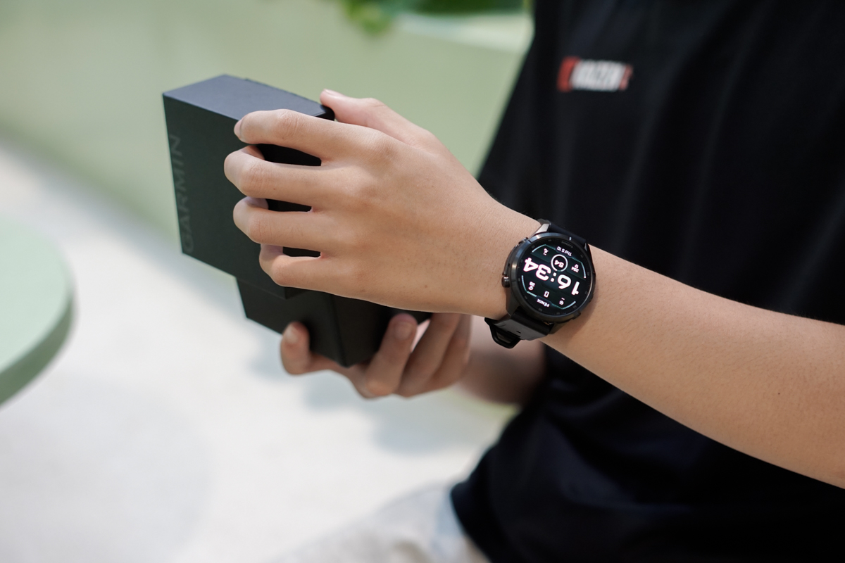 Trên tay Garmin Fenix 9 Pro: Viền titan nguyên khối, màn hình siêu sáng 3000 nits, cảm biến chuyên sâu, giá 30 triệu đồng