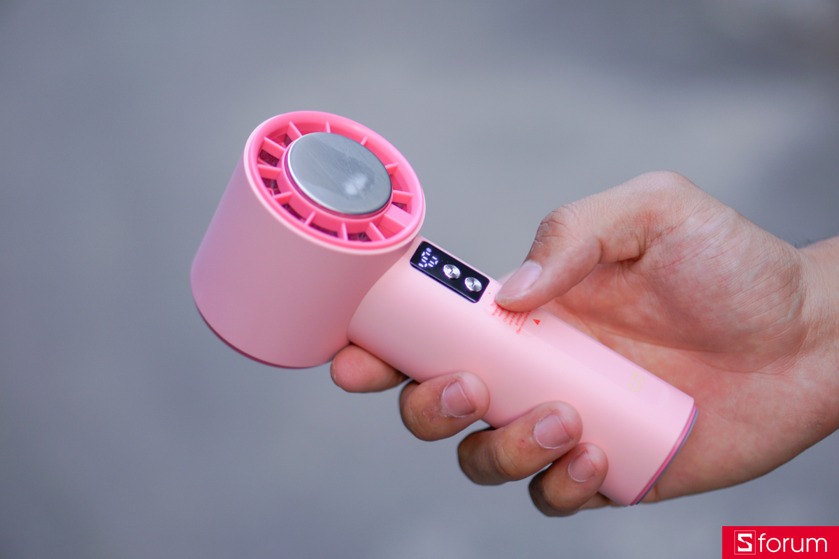 Goojodoq GFS006 với hướng quạt trực diện cùng chu vi lồng quạt ở mức trung bình, mình cảm thấy lực gió tương đối mạnh