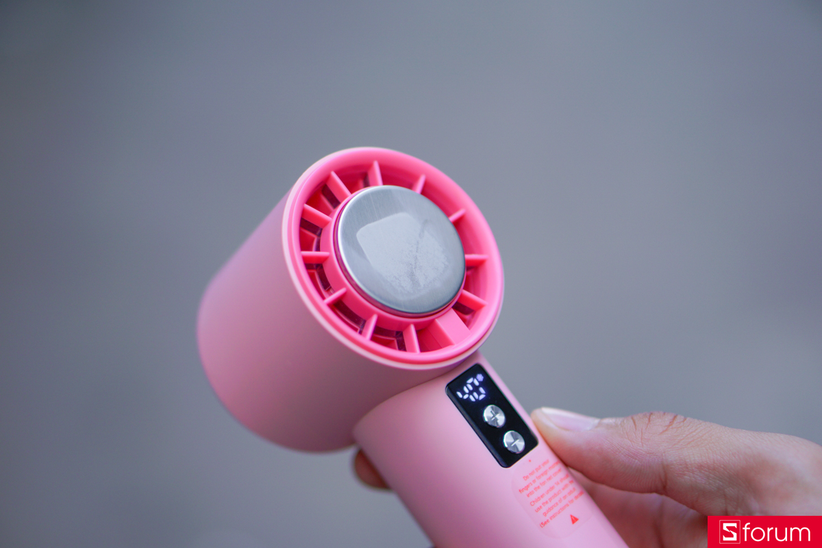 Goojodoq GFS006 được trang bị một tấm làm mát bán dẫn với tính năng làm mát luồng gió