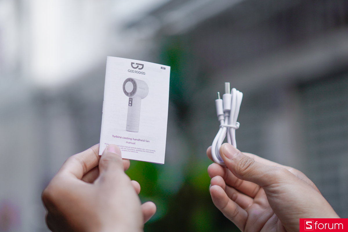 Dây cáp sạc và giấy HDSD của Goojodoq GFS006