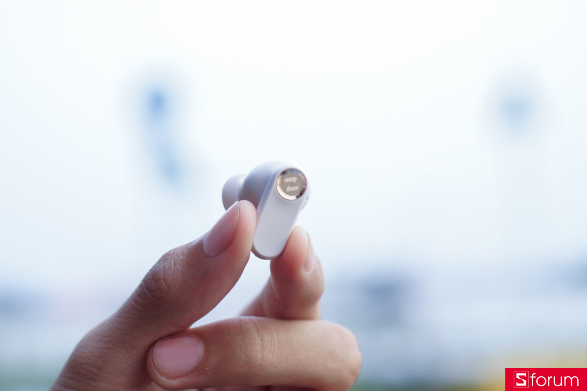 Điểm nhấn khi trên tay Havit TW992 đó là chi tiết logo Havit được làm nổi bật ở ngay phần trên của housing