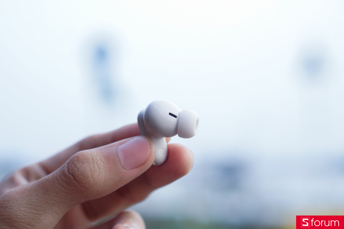 Phần housing của Havit TW992 được hoàn thiện bo cong mềm mại, cho cảm giác đeo khá dễ chịu