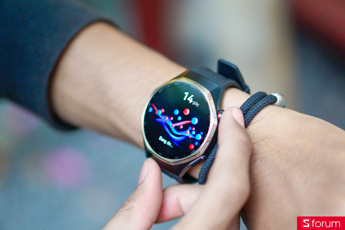 HONMA x Huawei GT 6 Pro được trang bị cảm biến nhịp tim quang học, đo ECG (điện tâm đồ) chuyên sâu và theo dõi giấc ngủ, nồng độ SpO₂, nhiệt độ da… 