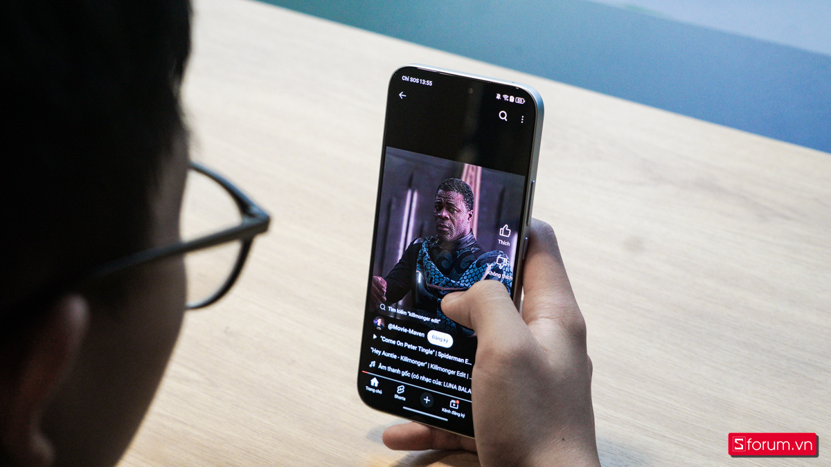 HONOR 400 Lite có thiết kế khá tương đồng với các sản phẩm chung series