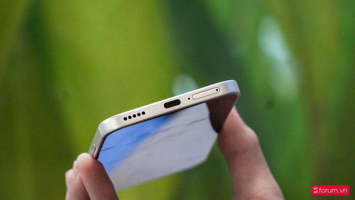 Cạnh dưới của HONOR 400 Lite