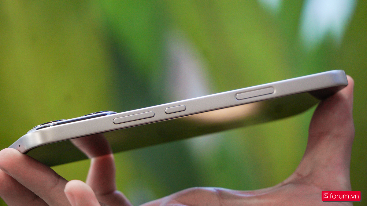 Cạnh phải của HONOR 400 Lite