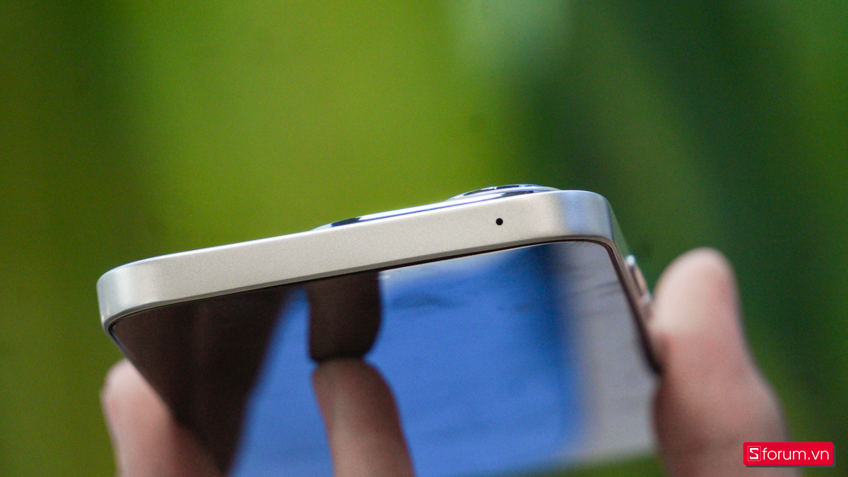 Cạnh trên của HONOR 400 Lite