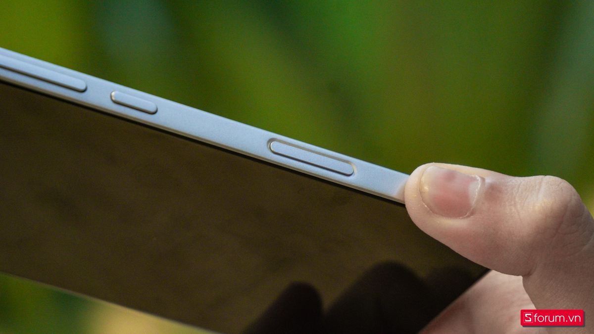 HONOR 400 Lite có các nút bấm gia công khá đẹp cùng nút Camera AI mới