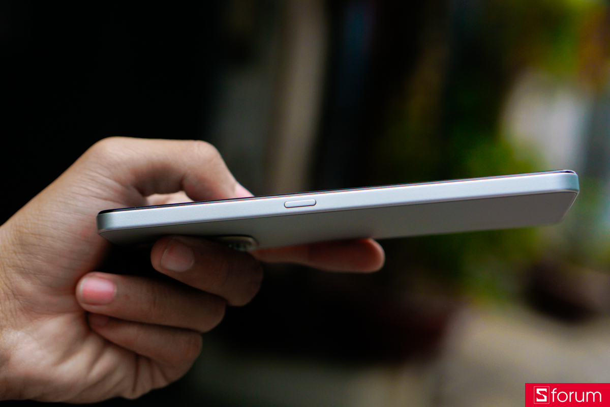 Cạnh trái của HONOR X8d